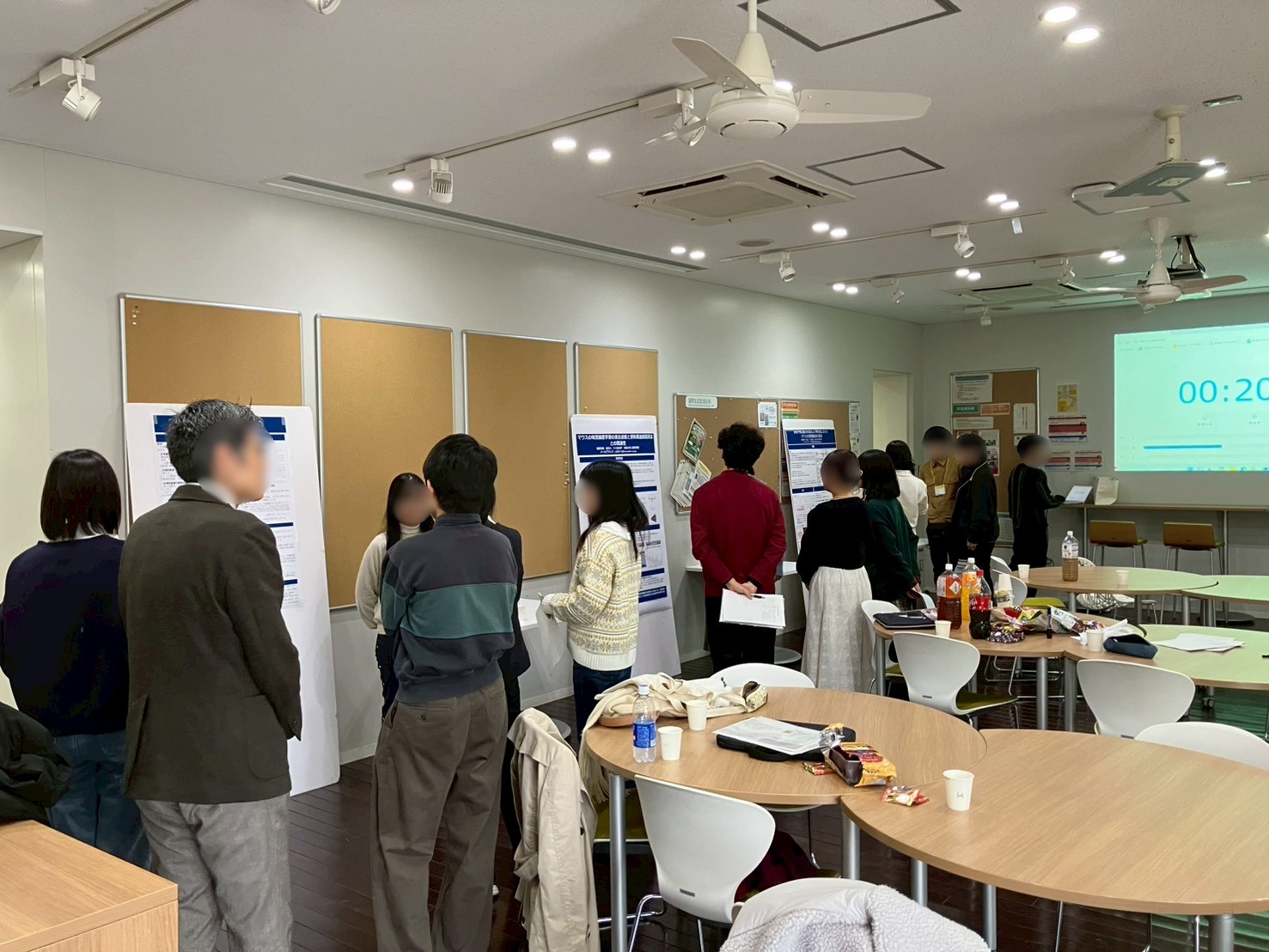 写真1_ポスター発表の様子①