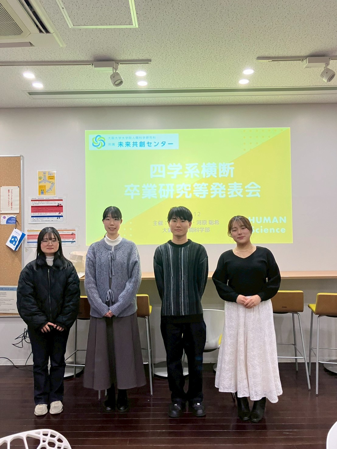 写真3_発表者集合写真(1名は都合により途中退出)